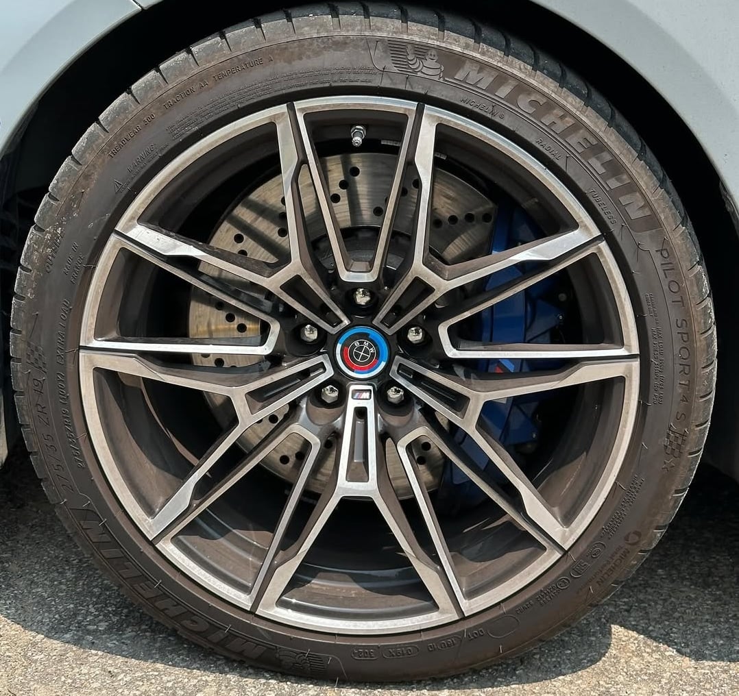Avant detailing — accumulation de saleté et sel